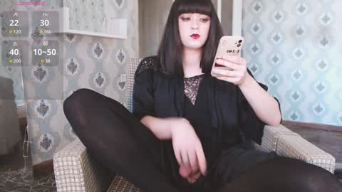 Snapshot of mia_wallase chatting on December 1, 5:46 pm mia_wallase online show from December 1, 5:46 pm
