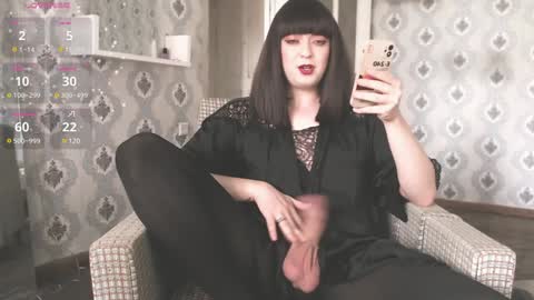 Snapshot of mia_wallase chatting on January 7, 3:33 pm mia_wallase online show from January 7, 3:33 pm