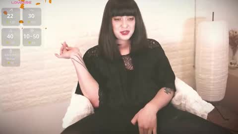 mia_wallase online show from November 23, 5:40 am