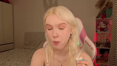 Mia online show from March 17, 3:11 am