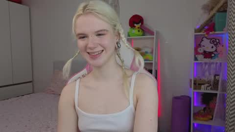 Mia online show from April 7, 3:29 am