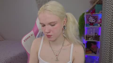 Mia online show from April 14, 3:23 am