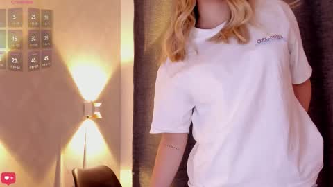 Mia White  online show from November 1, 12:51 pm