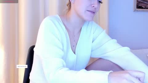 Mia White  online show from December 15, 12:53 pm