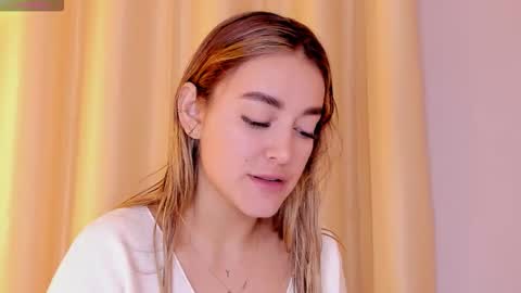 Mia White  online show from January 8, 1:02 pm