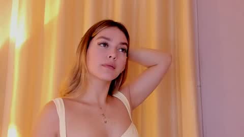 Mia White  online show from April 14, 1:06 pm