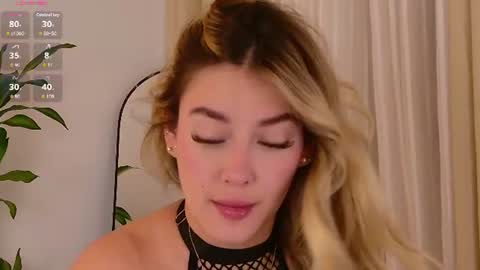 Snapshot of mia_white11 chatting on July 6, 2:36 pm Mia White online show from July 6, 2:36 pm