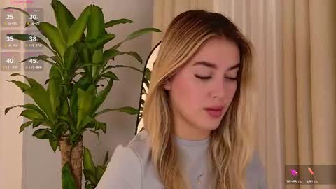 Snapshot of mia_white11 chatting on July 17, 2:02 pm Mia White online show from July 17, 2:02 pm