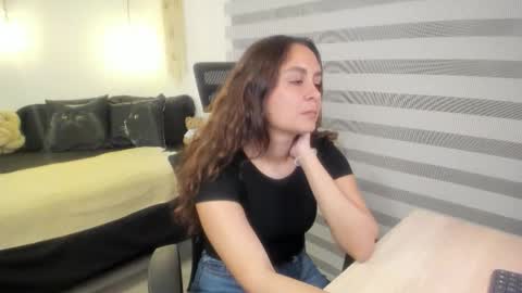 Mia   online show from November 10, 10:42 pm