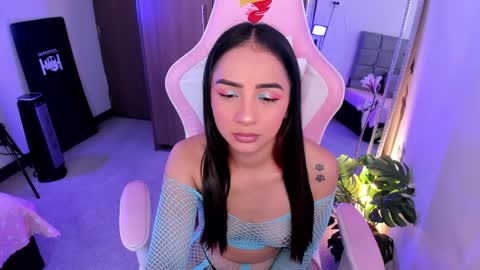 mia  nicolle online show from April 13, 10:15 pm