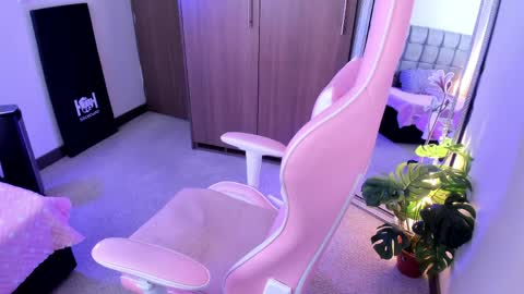 mia  nicolle online show from April 27, 3:43 pm