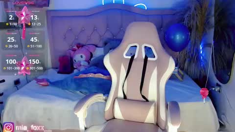 Mia online show from October 31, 10:33 pm