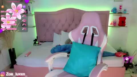 Snapshot of miaa_foxx_ chatting on May 8, 10:04 pm Mia online show from May 8, 10:04 pm