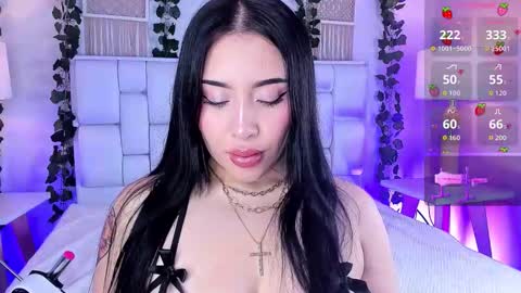 Mia online show from December 5, 11:41 am