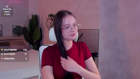 Mia online show from March 25, 2:34 pm