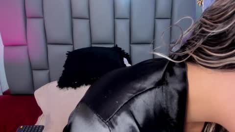 Snapshot of miaabrown__ chatting on March 10, 12:04 pm Mia online show from March 10, 12:04 pm