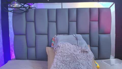 Snapshot of miaabrown__ chatting on September 18, 12:07 pm Mia online show from September 18, 12:07 pm