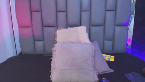 Snapshot of miaabrown__ chatting on October 2, 12:01 pm Mia online show from October 2, 12:01 pm