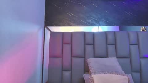 Snapshot of miaabrown__ chatting on October 6, 12:02 pm Mia online show from October 6, 12:02 pm