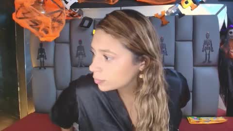 Snapshot of miaabrown__ chatting on October 21, 12:06 pm Mia online show from October 21, 12:06 pm