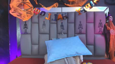 Snapshot of miaabrown__ chatting on October 24, 12:01 pm Mia online show from October 24, 12:01 pm