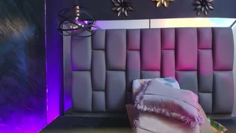 Snapshot of miaabrown__ chatting on November 11, 12:05 pm Mia online show from November 11, 12:05 pm