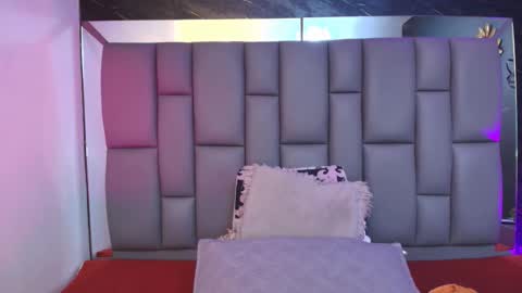 Snapshot of miaabrown__ chatting on November 12, 12:05 pm Mia online show from November 12, 12:05 pm