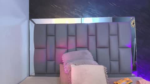 Snapshot of miaabrown__ chatting on November 13, 12:04 pm Mia online show from November 13, 12:04 pm