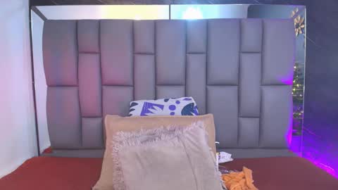 Snapshot of miaabrown__ chatting on November 27, 12:07 pm Mia online show from November 27, 12:07 pm