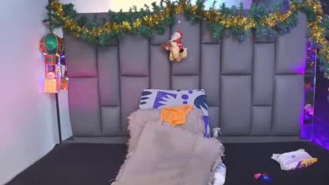 Snapshot of miaabrown__ chatting on December 1, 12:10 pm Mia online show from December 1, 12:10 pm