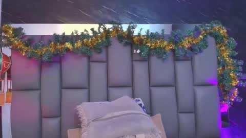 Snapshot of miaabrown__ chatting on December 3, 12:03 pm Mia online show from December 3, 12:03 pm