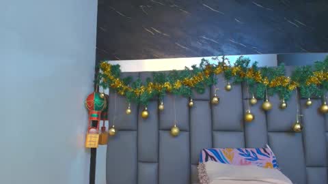 Snapshot of miaabrown__ chatting on December 16, 12:10 pm Mia online show from December 16, 12:10 pm