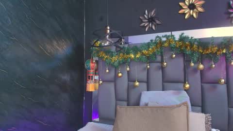 Mia online show from December 22, 12:02 pm