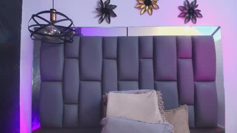 Mia online show from January 10, 12:07 pm