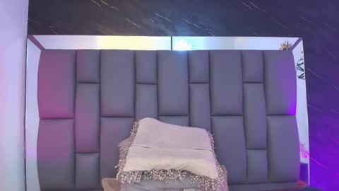 Mia online show from February 26, 12:04 pm