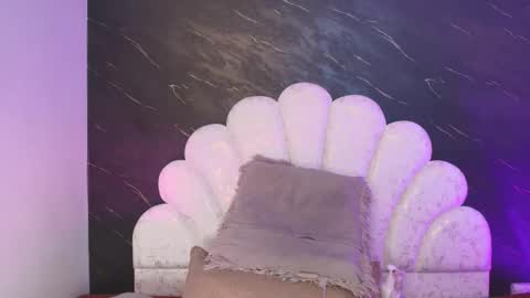 Mia online show from March 19, 12:09 pm