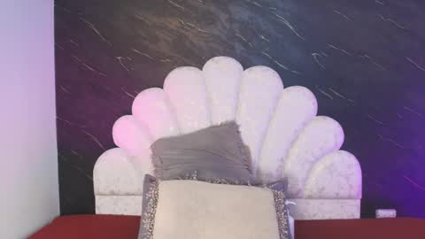 Mia online show from April 1, 12:06 pm