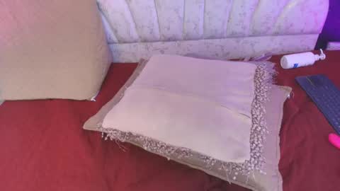 Mia online show from June 3, 2:33 pm