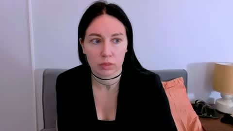 Mia online show from March 3, 4:13 pm