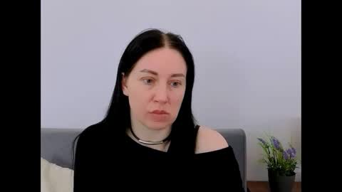 Mia online show from March 28, 4:17 pm