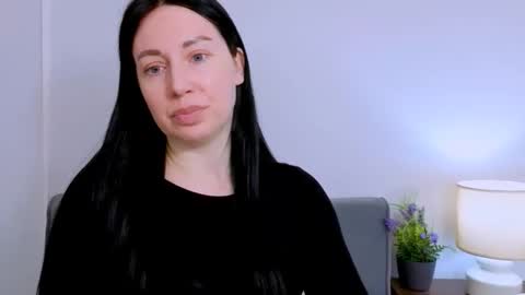 Mia online show from March 30, 3:35 pm