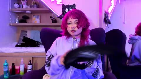 Mia online show from February 25, 12:55 pm