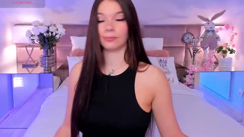 Mia online show from March 28, 8:19 pm