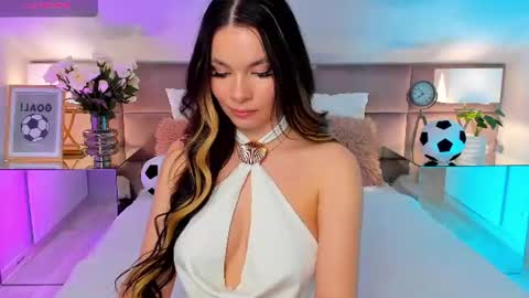 Snapshot of miaamuse chatting on June 15, 7:05 pm Mia online show from June 15, 7:05 pm