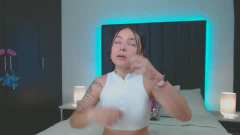 miaandnaty1 online show from January 27, 1:26 am