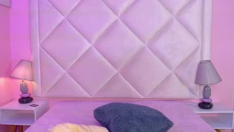 Snapshot of miaasmiith_ chatting on October 23, 11:31 am Alexandra online show from October 23, 11:31 am