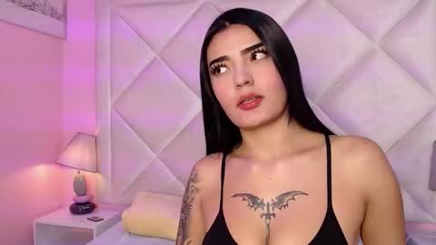 Snapshot of miaasmiith_ chatting on October 28, 11:47 am Alexandra online show from October 28, 11:47 am