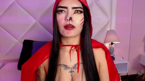 Snapshot of miaasmiith_ chatting on October 31, 1:01 pm Alexandra online show from October 31, 1:01 pm