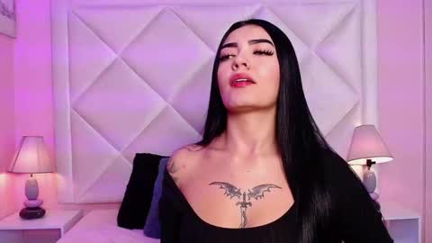 Snapshot of miaasmiith_ chatting on November 1, 1:24 pm Alexandra online show from November 1, 1:24 pm