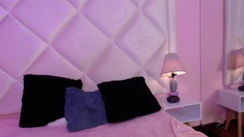 Snapshot of miaasmiith_ chatting on November 4, 1:54 pm Alexandra online show from November 4, 1:54 pm